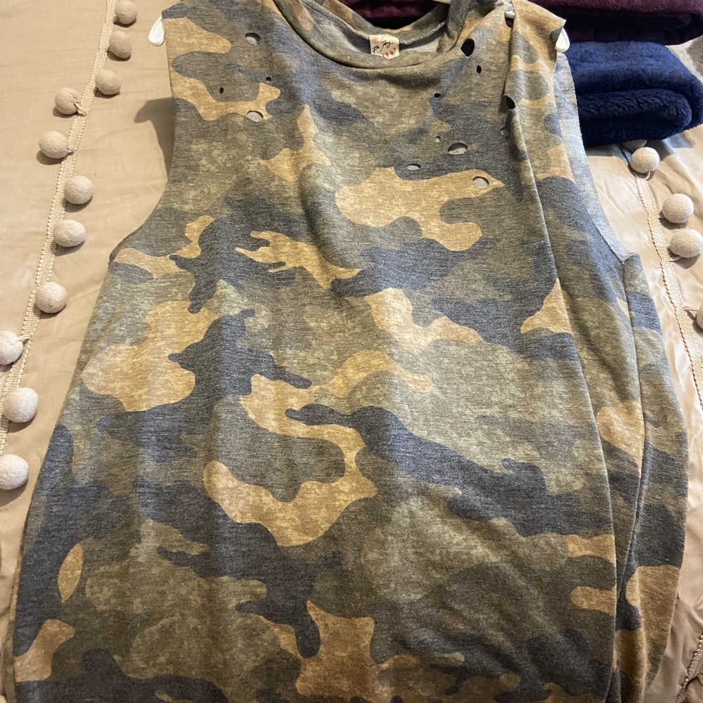 Camo sleeveless shirt
